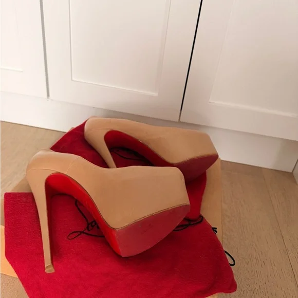 Christian Louboutin Nude Platform Heels - Picture 4 of 9